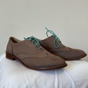 Boden Oxford Brogue in Taupe Grey Nubuck Blue Laces Size 39 (US 8.5)